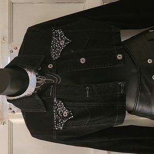 Black studded cropped denim jacket.